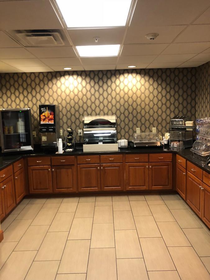 Countryview Inn & Suites Robinson Buitenkant foto