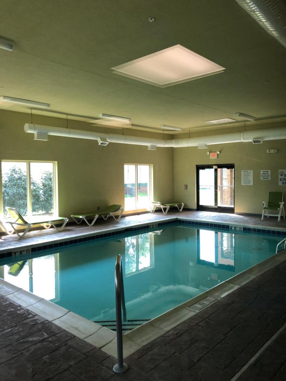 Countryview Inn & Suites Robinson Buitenkant foto